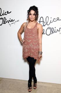 Vanessa Hudgens feet photo thumbnail