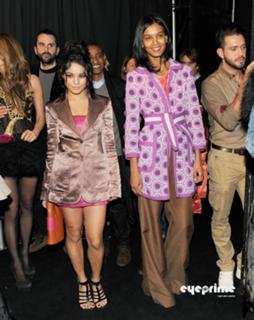 Vanessa Hudgens feet photo thumbnail