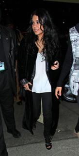 Vanessa Hudgens feet photo thumbnail