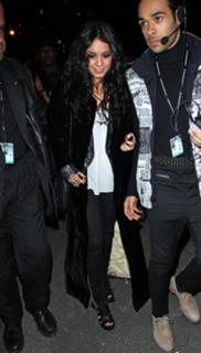 Vanessa Hudgens feet photo thumbnail