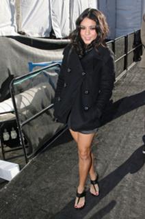 Vanessa Hudgens feet photo thumbnail