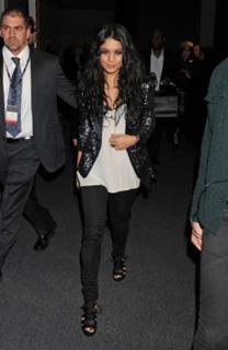 Vanessa Hudgens feet photo thumbnail