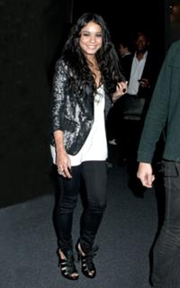 Vanessa Hudgens feet photo thumbnail