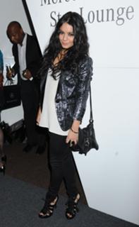 Vanessa Hudgens feet photo thumbnail