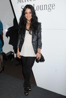 Vanessa Hudgens feet photo thumbnail