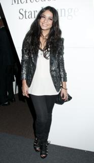 Vanessa Hudgens feet photo thumbnail