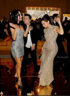 Vanessa Hudgens feet photo thumbnail