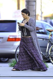 Vanessa Hudgens feet photo thumbnail