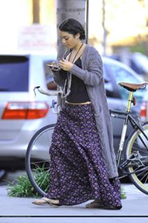 Vanessa Hudgens feet photo thumbnail