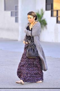 Vanessa Hudgens feet photo thumbnail