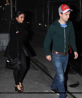 Vanessa Hudgens feet photo thumbnail