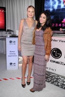 Vanessa Hudgens feet photo thumbnail