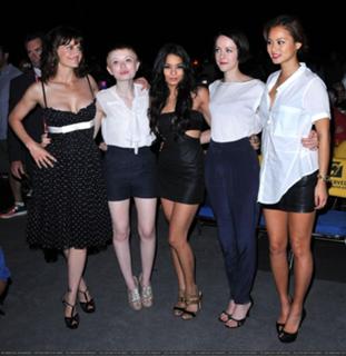 Vanessa Hudgens feet photo thumbnail