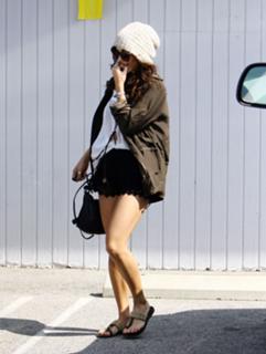 Vanessa Hudgens feet photo thumbnail