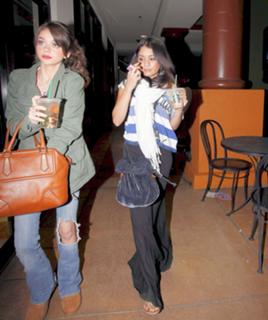 Vanessa Hudgens feet photo thumbnail