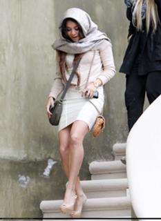 Vanessa Hudgens feet photo thumbnail