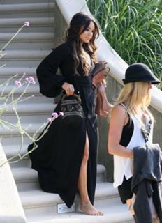 Vanessa Hudgens feet photo thumbnail