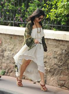 Vanessa Hudgens feet photo thumbnail
