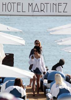 Vanessa Hudgens feet photo thumbnail