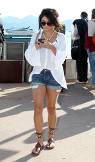 Vanessa Hudgens feet photo thumbnail