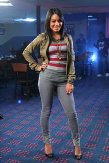 Vanessa Hudgens feet photo thumbnail