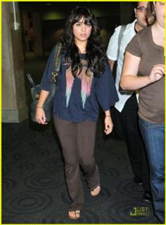 Vanessa Hudgens feet photo thumbnail