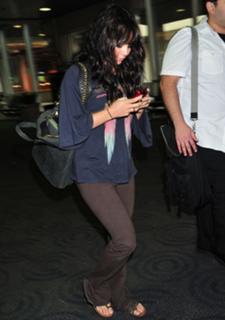 Vanessa Hudgens feet photo thumbnail