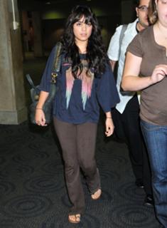 Vanessa Hudgens feet photo thumbnail
