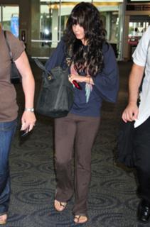 Vanessa Hudgens feet photo thumbnail