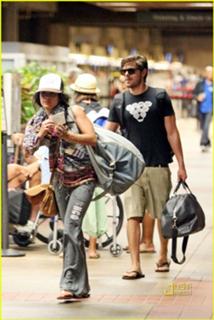 Vanessa Hudgens feet photo thumbnail