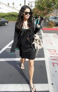 Vanessa Hudgens feet photo thumbnail
