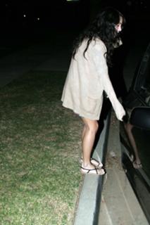 Vanessa Hudgens feet photo thumbnail