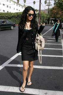 Vanessa Hudgens feet photo thumbnail