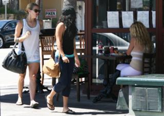 Vanessa Hudgens feet photo thumbnail