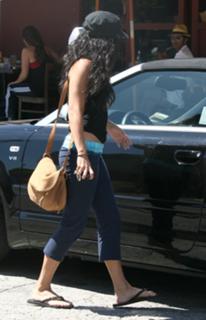 Vanessa Hudgens feet photo thumbnail