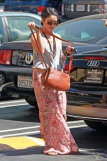 Vanessa Hudgens feet photo thumbnail