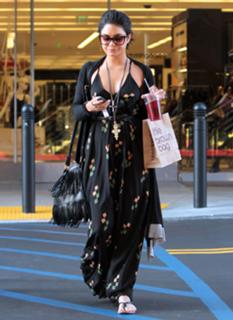 Vanessa Hudgens feet photo thumbnail