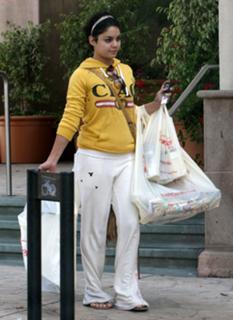 Vanessa Hudgens feet photo thumbnail