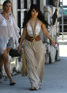 Vanessa Hudgens feet photo thumbnail