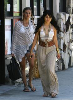 Vanessa Hudgens feet photo thumbnail