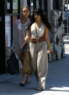 Vanessa Hudgens feet photo thumbnail