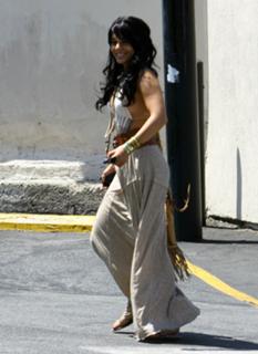 Vanessa Hudgens feet photo thumbnail