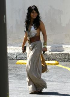 Vanessa Hudgens feet photo thumbnail