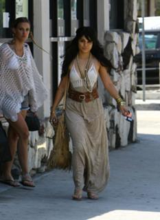 Vanessa Hudgens feet photo thumbnail