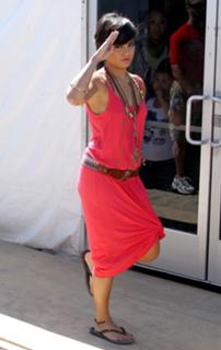 Vanessa Hudgens feet photo thumbnail