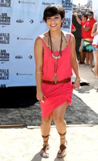 Vanessa Hudgens feet photo thumbnail