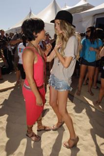 Vanessa Hudgens feet photo thumbnail