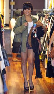 Vanessa Hudgens feet photo thumbnail