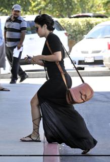 Vanessa Hudgens feet photo thumbnail