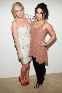 Vanessa Hudgens feet photo thumbnail